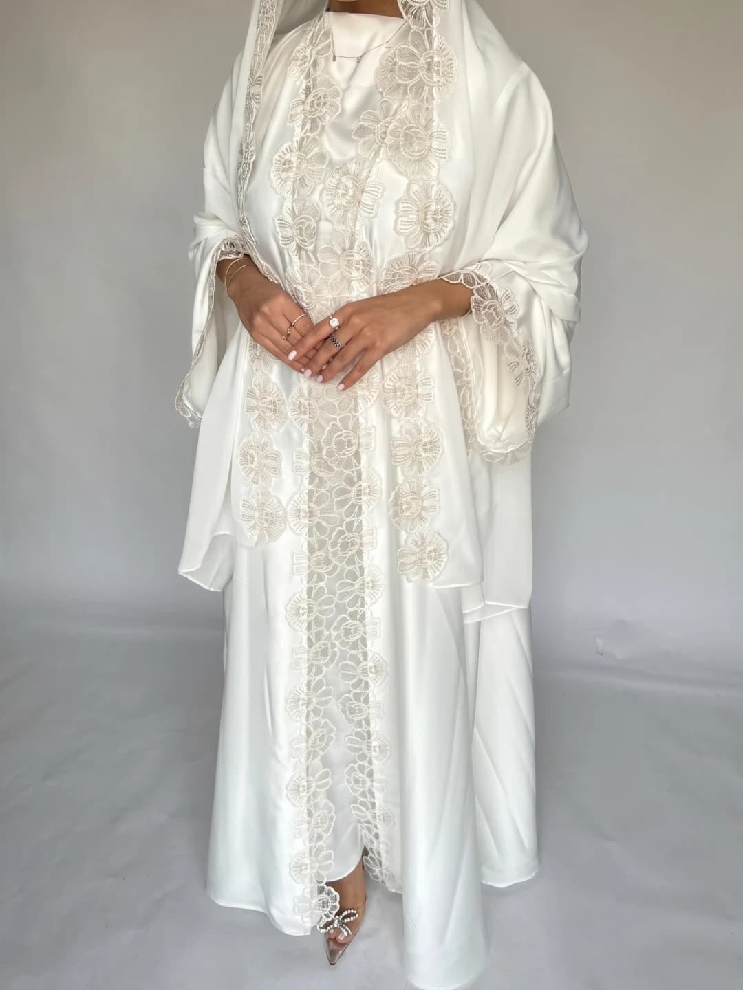 Middle eastern Muslim women's Turkish lace abaya