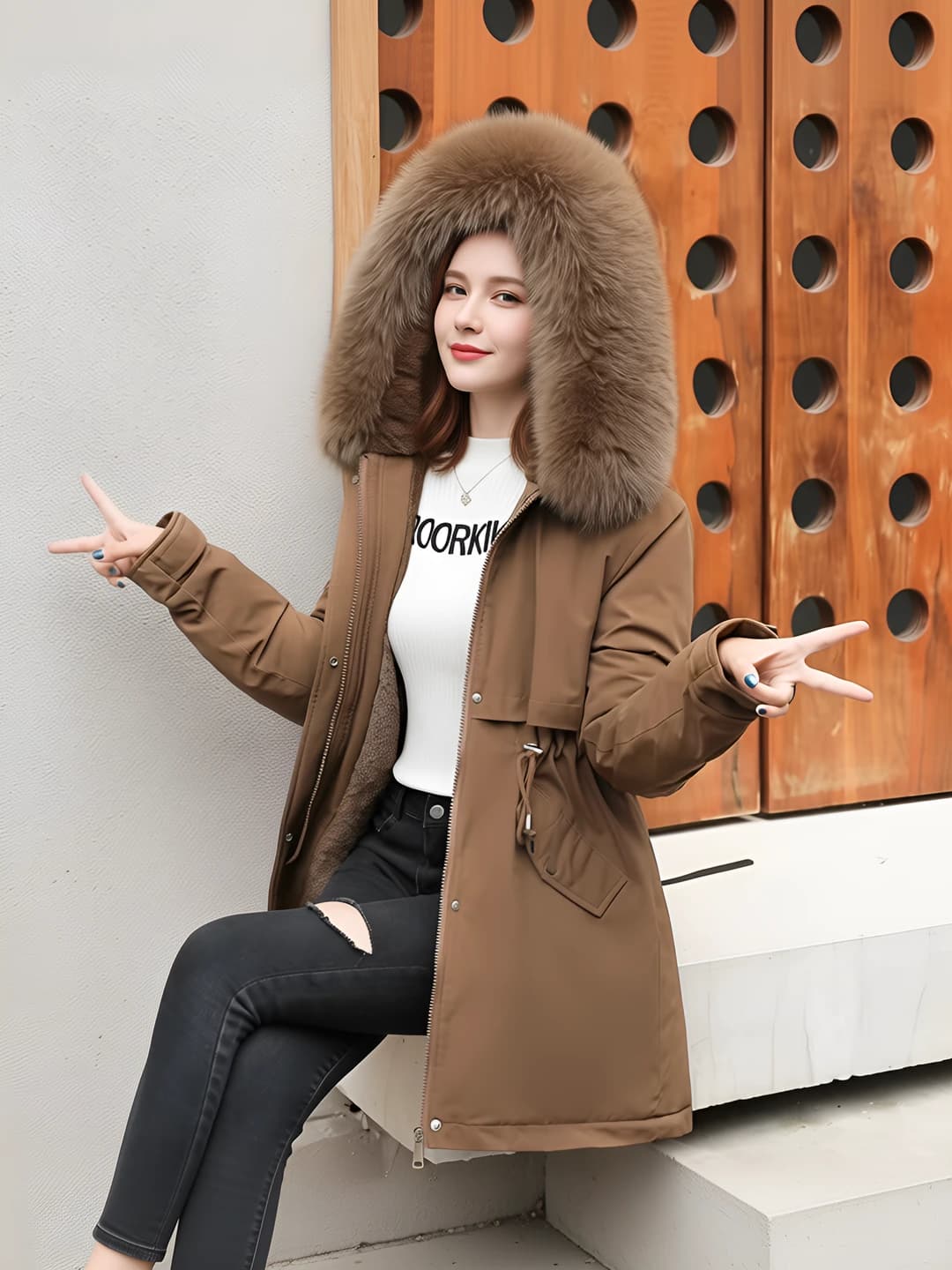 Коричневый