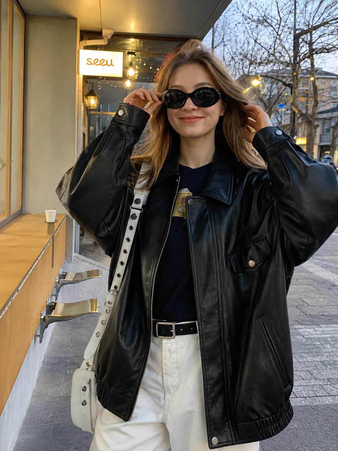 Ayollar uchun 2026 kuzgi retro uslubdagi bo'sh (oversize) kalta faux leather kurtka, uzun yeng, fermuar yopilishi