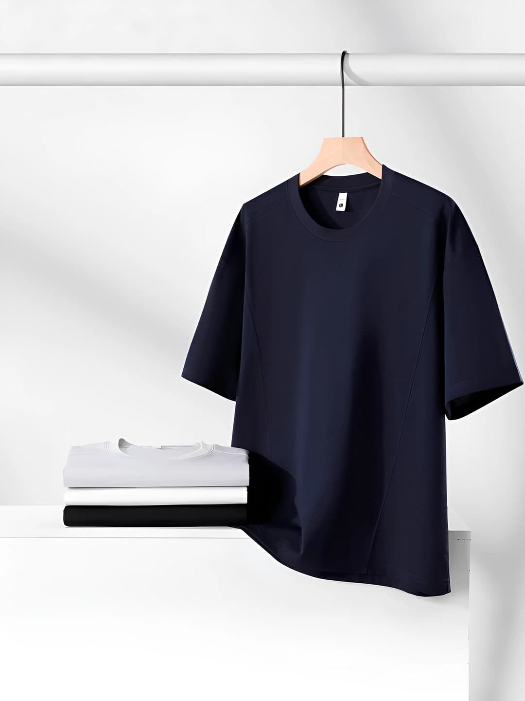 Ayollar uchun yozgi T-shirt: Tencel (Lysell) mato, dumaloq yoqa, kalta yeng, bo'sh (oversize) kesim, bir rangli, quyoshdan himoyalovchi, tez quriydigan, dazmol talab qilmaydi