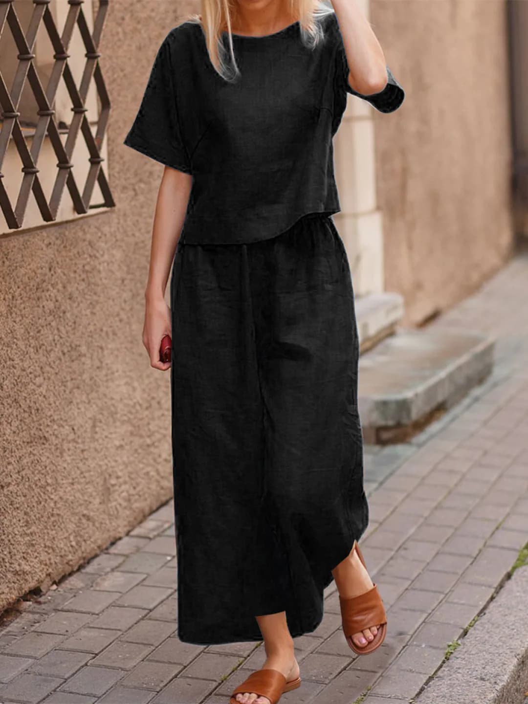 Short-sleeve pants in black