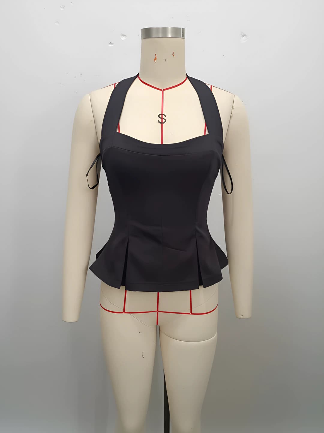 Ayollar uchun tanaga yopishgan, bir rangli, yozgi, orqa ochiq, shtrixlangan halter basque top