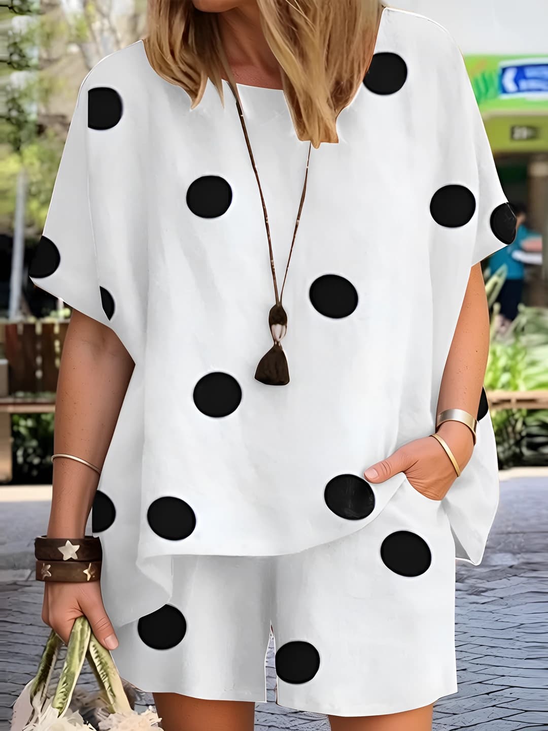 Women's casual polka dot two-piece set: crew neck printed short sleeve top and knee-length shorts