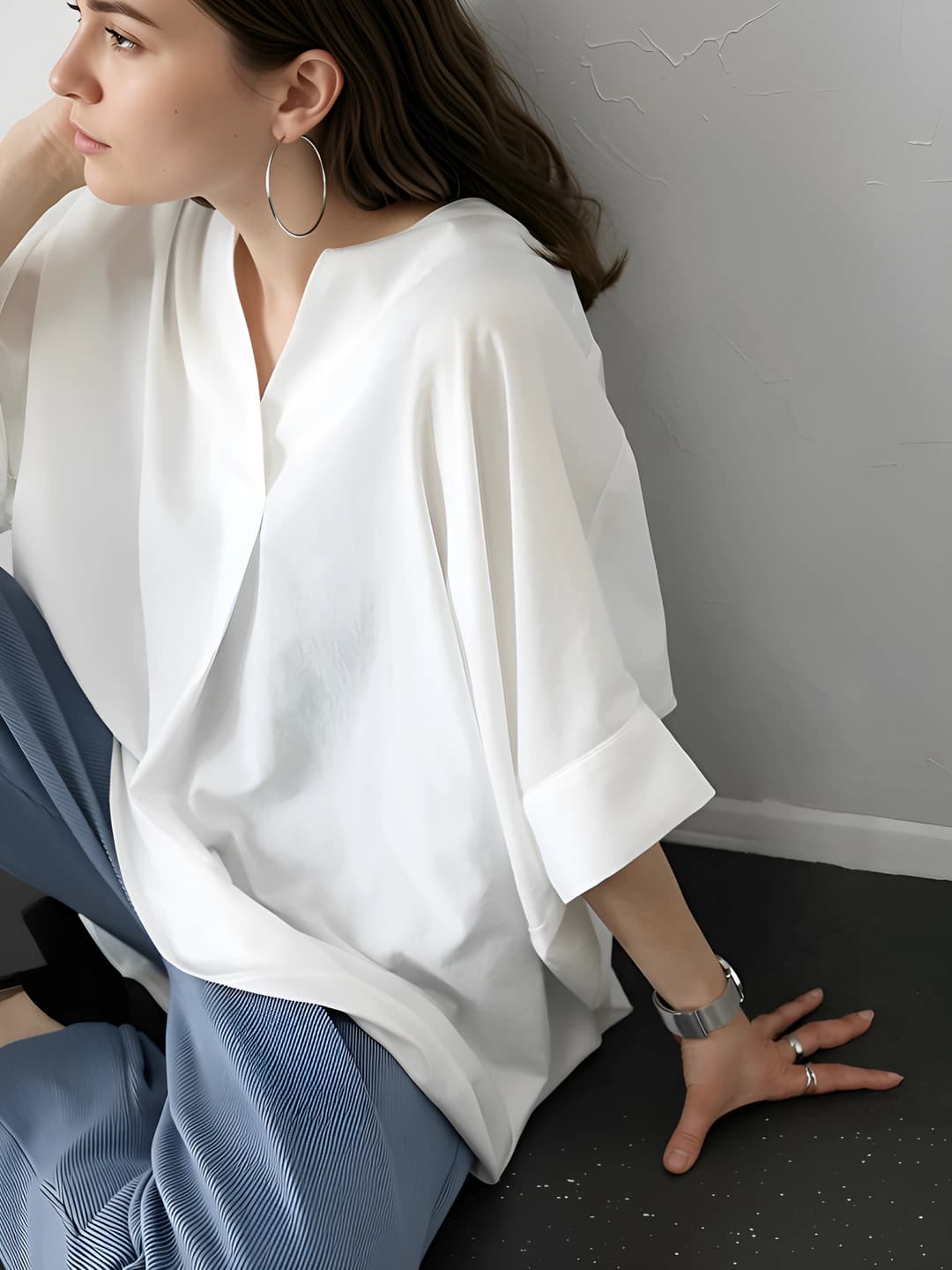 Women's loose fit V-neck shirt, stand collar, elbow-length sleeve, batwing sleeves, solid colour, mid-length, casual style