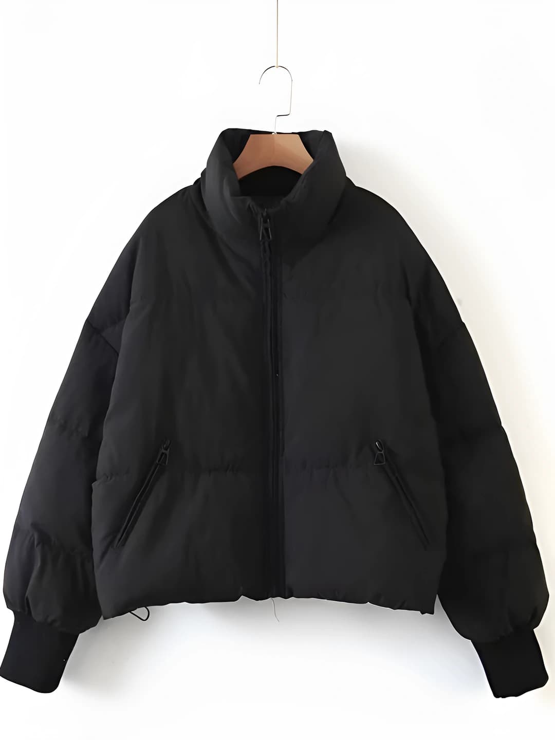 Ayollar uchun issiq saqlaydigan, nozik ko'rsatadigan, bo'sh (oversize) kesimdagi, kalta puxli kurtka, qaytarma yoqa, fermuar, bir rangli, uzun yeng, qishki