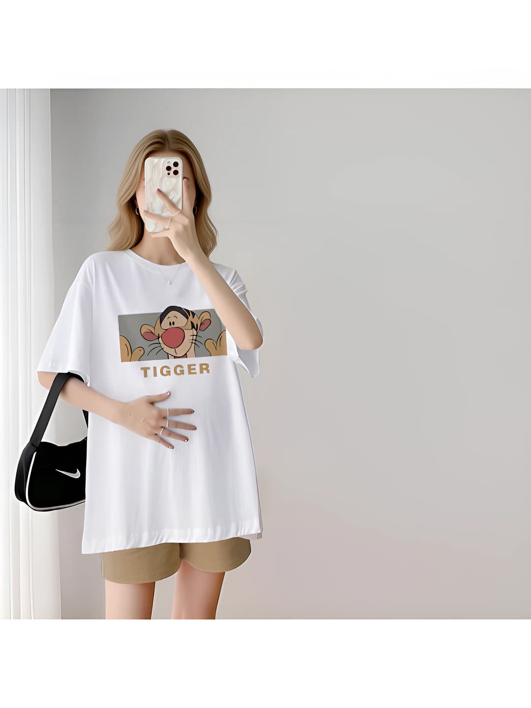 Ayollar uchun yozgi kiyim to'plami: kalta yengli T-shirt va shorti, yupqa, bo'sh (oversize), bosma naqshli