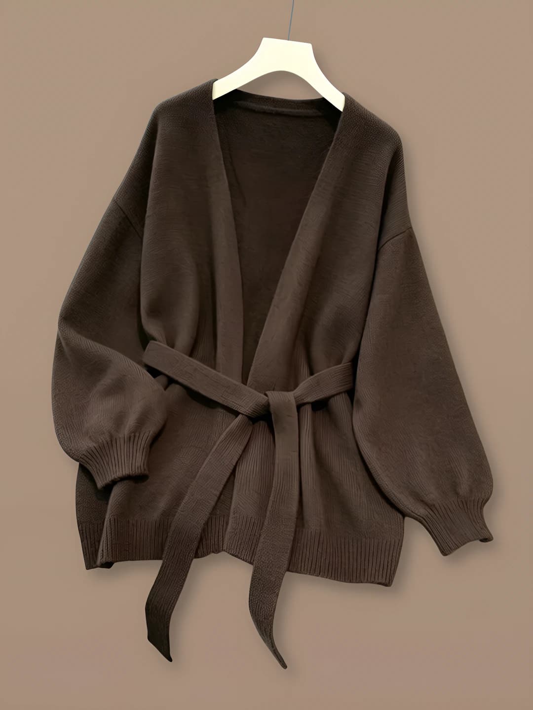 Ayollar uchun kuz-qish kardigan: kundalik, bo'sh (oversize) kesim, V-yoqa, uzun yeng, bir rangli, old qismi yopilishi: bog'ich