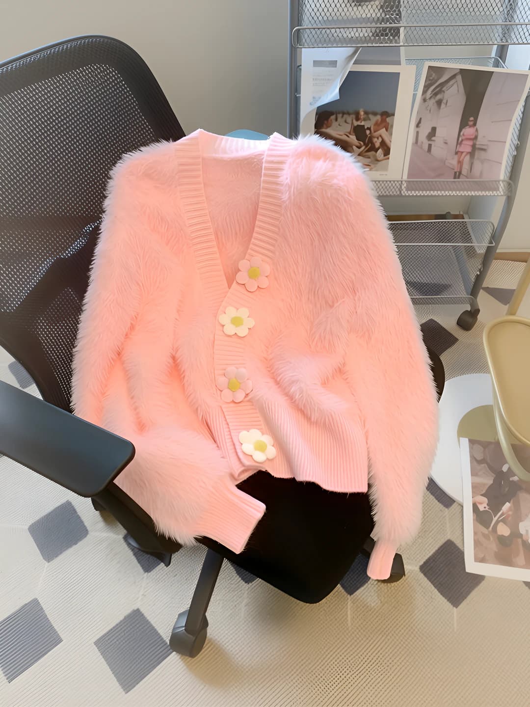 Ayollar uchun koreys uslubida bahor-kuz trikotaj kardigan, bo'sh (oversize) kesim, V yoqa, uzun yeng, bir rangli, simli suvoq mato, shirin uslub