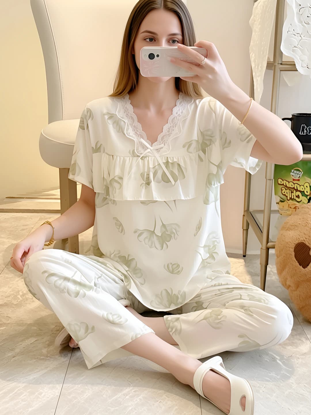 705 Elegant Lotus Leaf