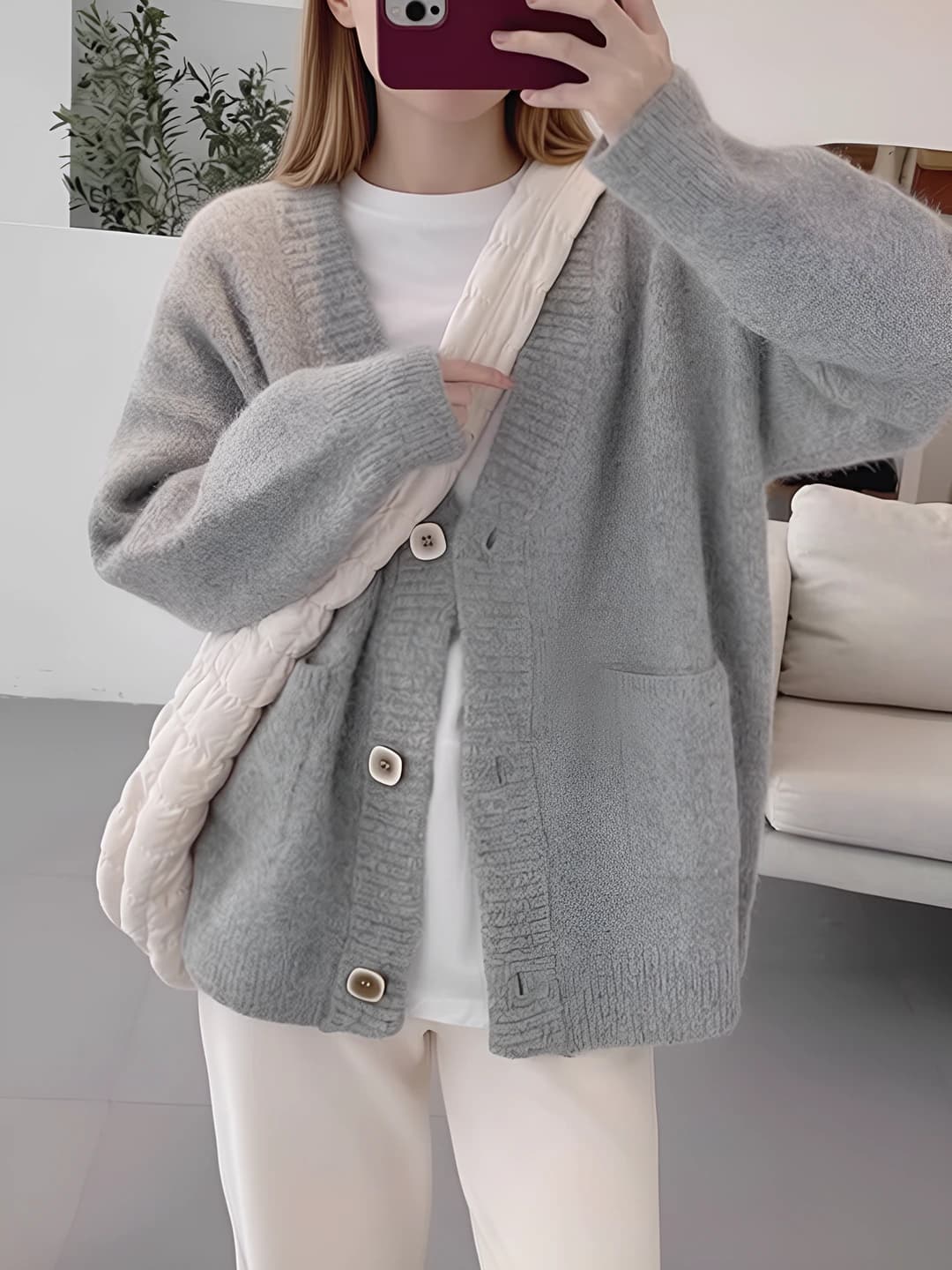 Ayollar uchun koreys uslubida V-yoqali bir rangli trikotaj kardigan, kuz-qish mavsumi uchun, bo'sh (oversize) kesim, uzun yeng, qalin mato