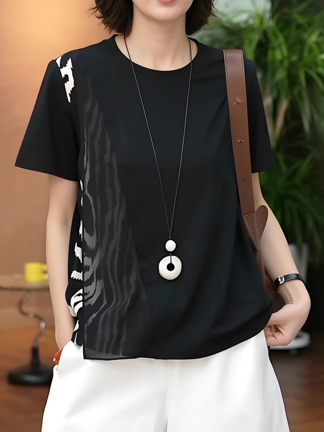 Women's short sleeve crew neck oversize slimming black t-shirt for summer