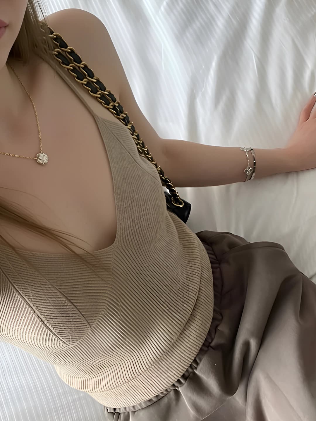 Women's Korean style V-neck sleeveless knit top, slim fit, anime pattern, stretch, summer 2026