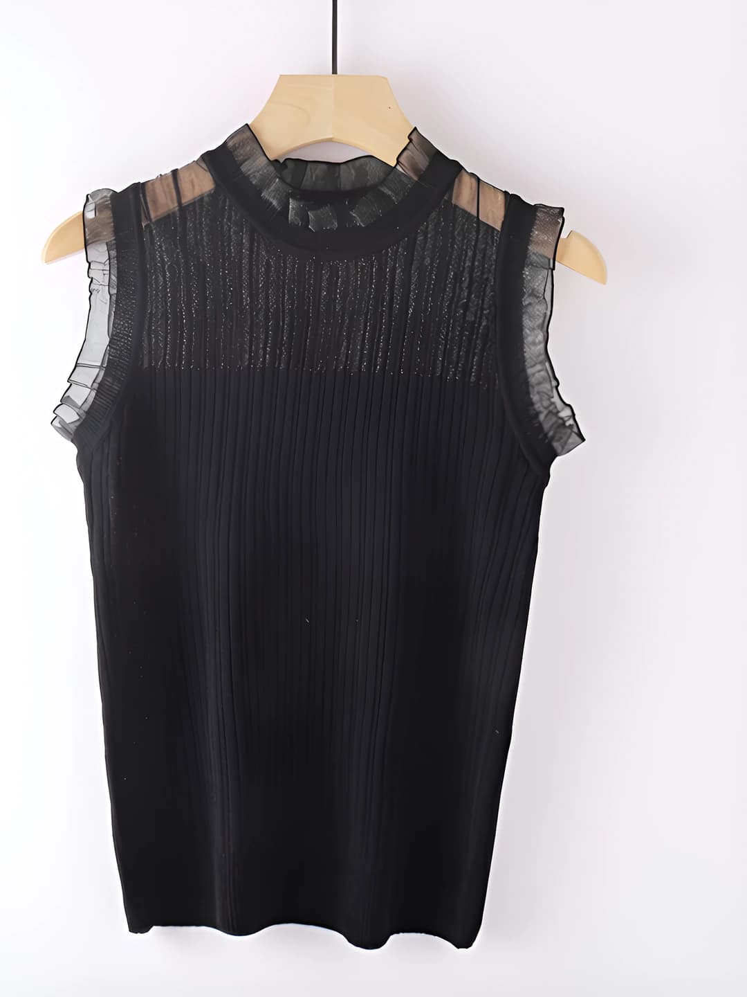 Women's knitted sleeveless top with lace and cutout, Korean style