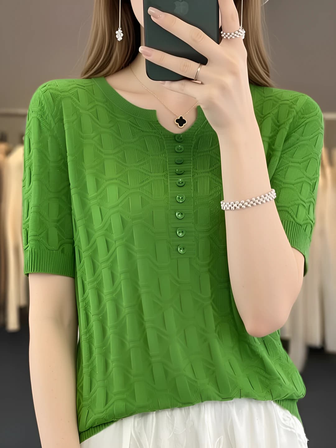 Ayollar uchun to'qima kalta yengli top, V-yoqa, muz-ipak mato, yozgi, yupqa, nozik ko'rsatadigan, bo'sh (oversize)