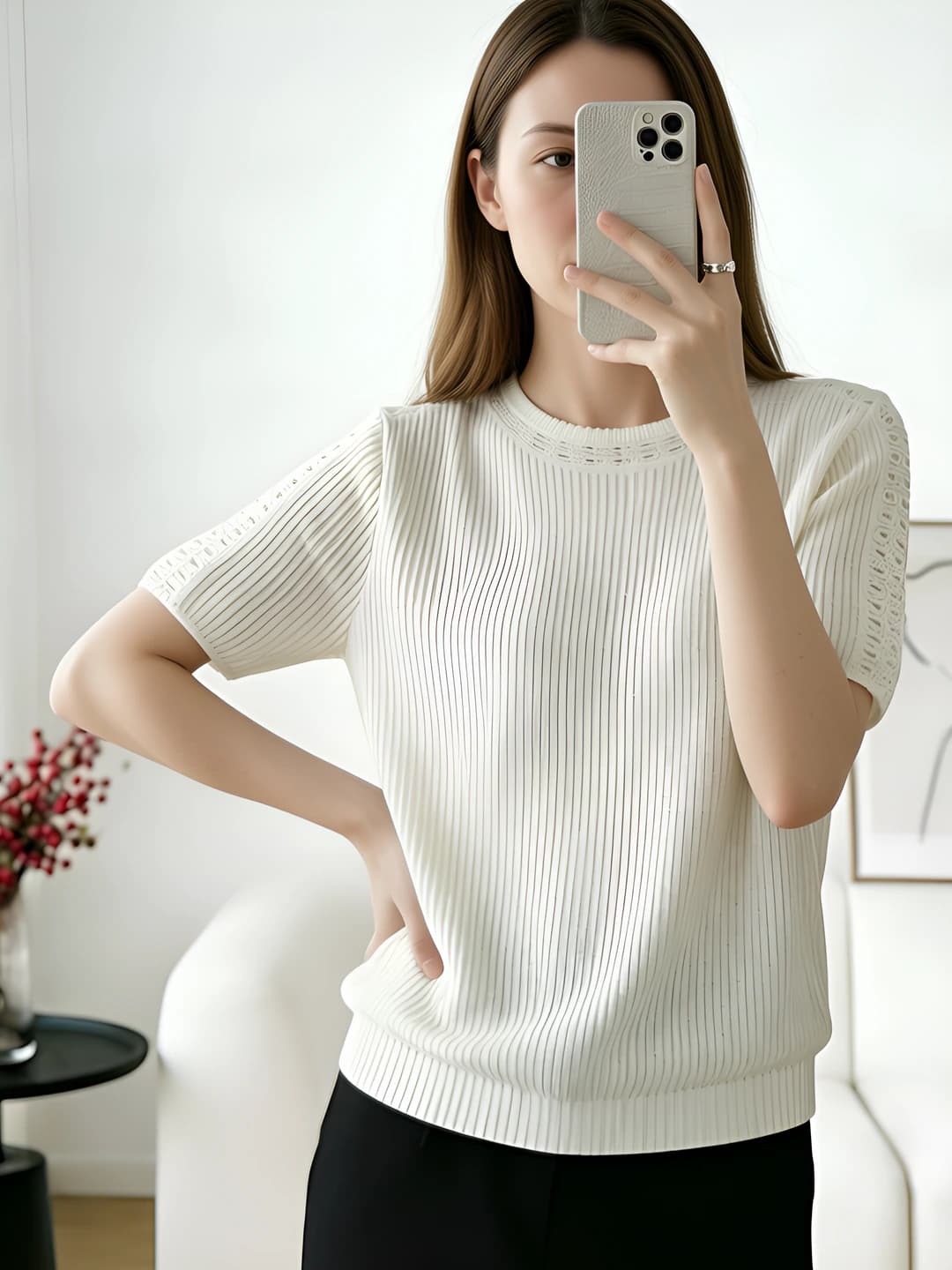 Ayollar uchun yozgi trikotaj sviter, kalta yengli, dumaloq yoqali, yupqa, bir rangli, bo'sh (oversize) kesim