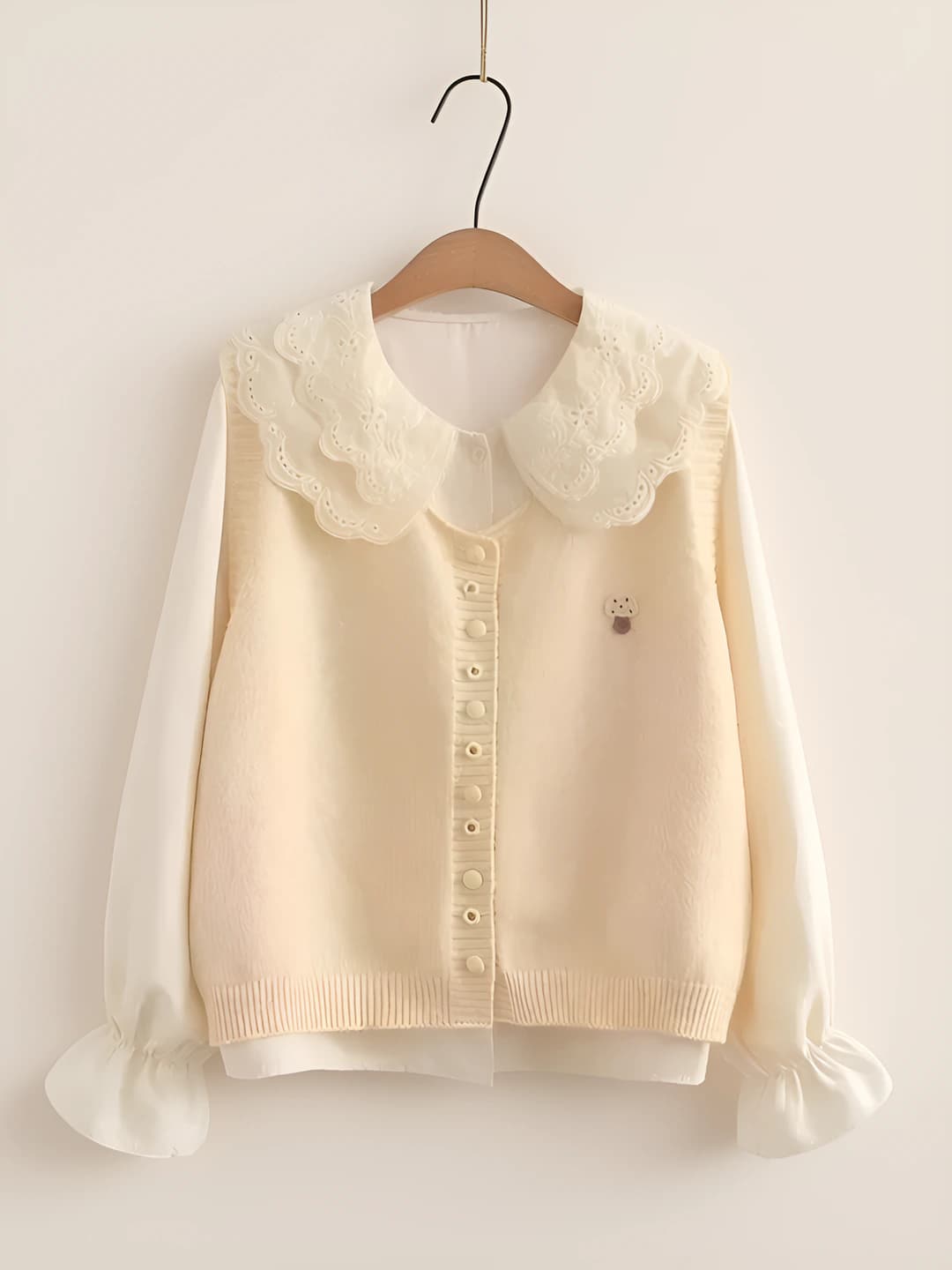 Ayollar uchun dumaloq yoqali yengsiz bo'sh (oversize) jilet, bir rangli, kardigan uslubida