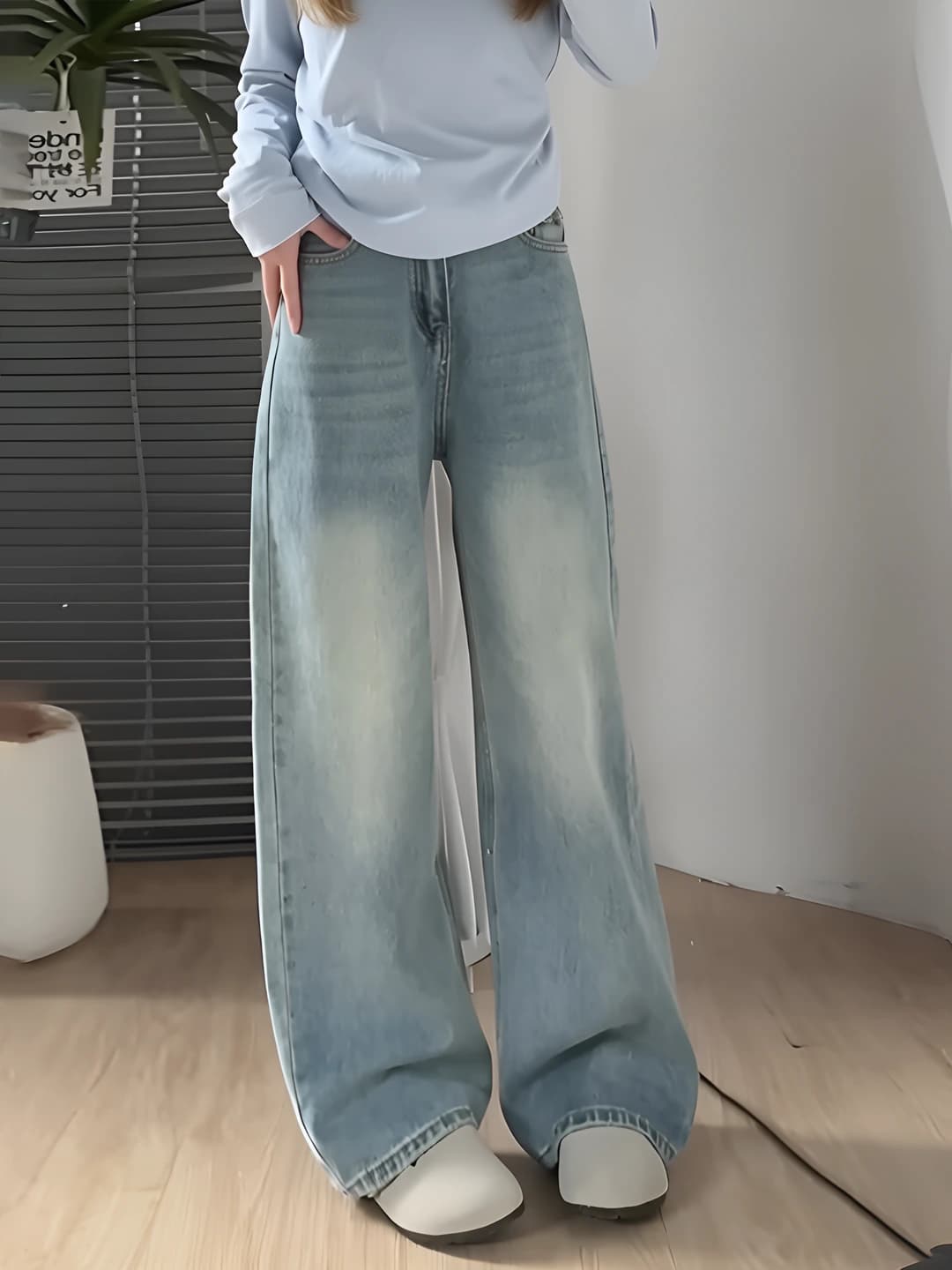 Ayollar uchun 2026 yilgi och rangli baland belli keng va klesh jinsi shimlar, to'g'ri kesim, bo'sh (oversize), nozik ko'rsatadigan, katta o'lcham