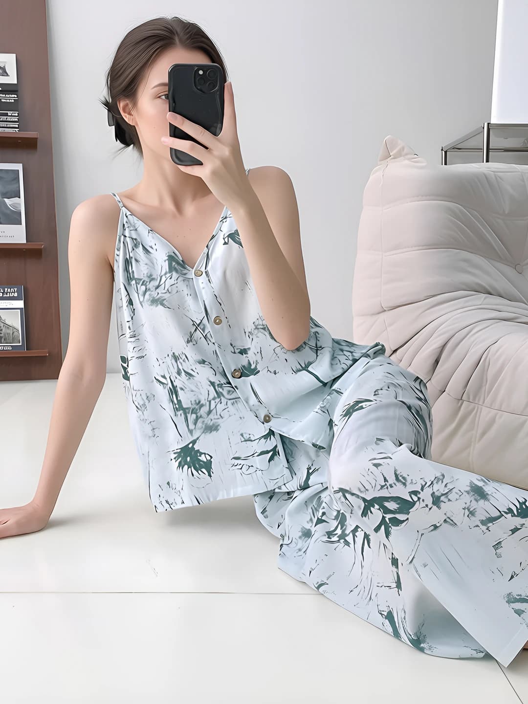 Ayollar uchun yozgi pijama to'plami: V-yoqali yengsiz kamisol, uzun shim, yupqa viskoza mato, bo'sh (oversize) kesim, havo o'tkazuvchan, uy kiyimi
