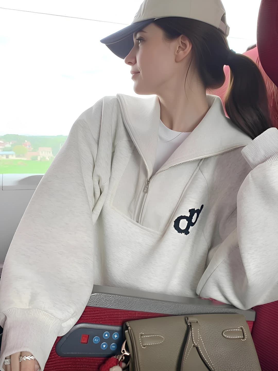 Ayollar uchun polo yoqali, fermuarli, uzun yengli, bo'sh (oversize) kesimli, kashtali, koreys uslubidagi svitshot