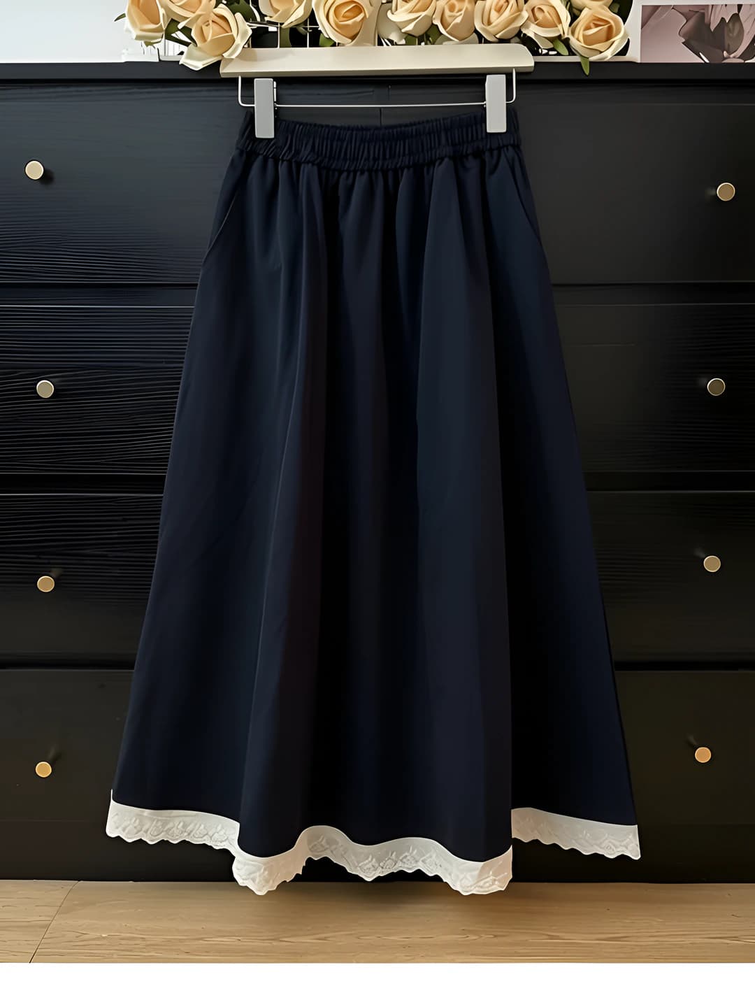 Ayollar uchun dantel qirrali, baland belli, bo'sh (oversize) A-line keng yubka, bahor-yoz uchun kundalik uslubda