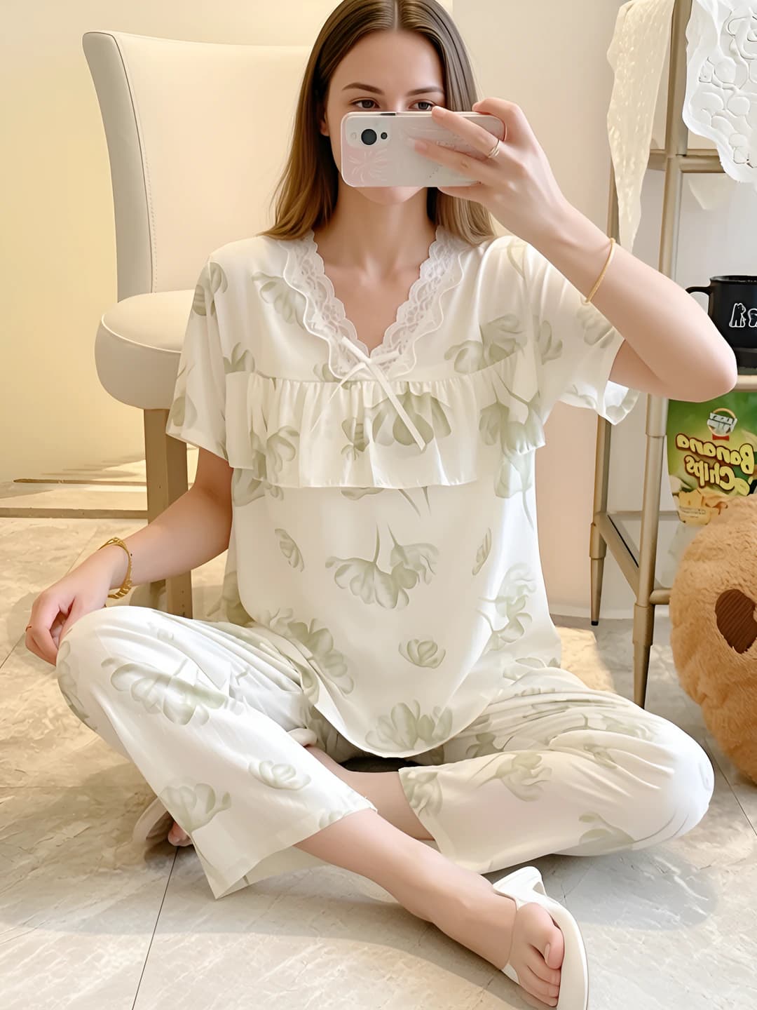 705 Elegant Lotus Leaf