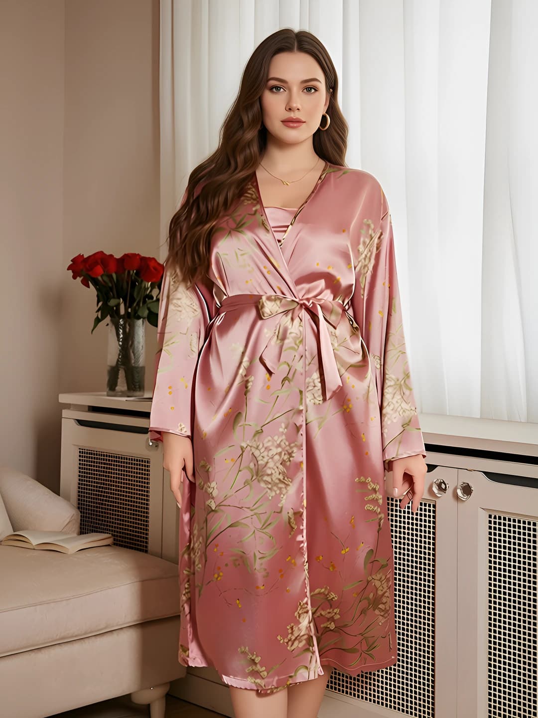 Ayollar uchun bahor-yozgi katta o'lchamli yupqa to'plam (komplekt) uy kiyimi, V-yoqali, bilakkacha yengli, havo o'tkazuvchan, elastik, issiq saqlaydigan, muz-ipak mato