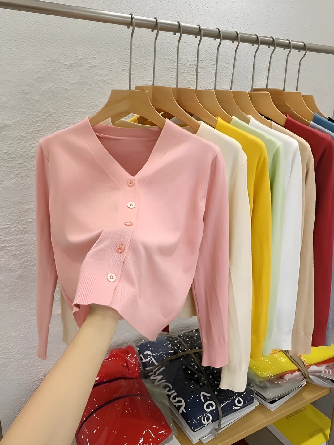 Розовый