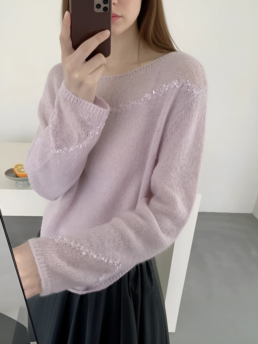 Ayollar uchun bahorgi bo'sh (oversize) trikotaj sviter, dumaloq yoqa, uzun yeng, bir rangli, kundalik uslub