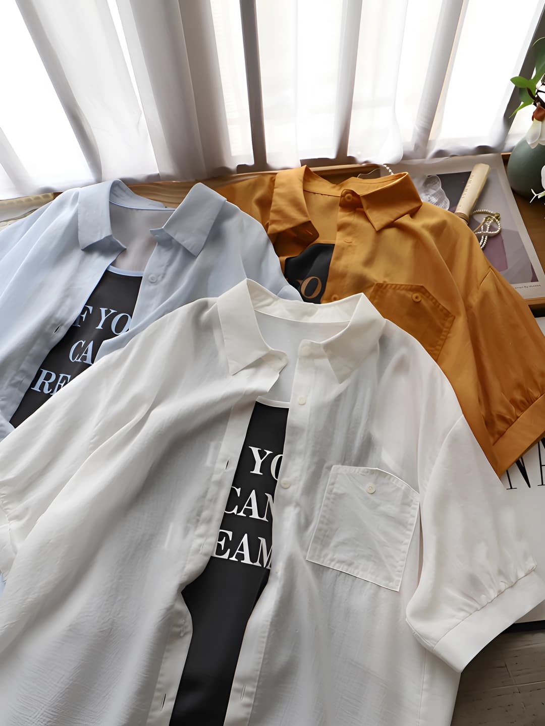 Ayollar uchun 2026 yozgi koreys uslubida harflar naqshli mayka va yupqa havo o'tkazuvchan ko'ylak-shirt ikki qismli to'plam