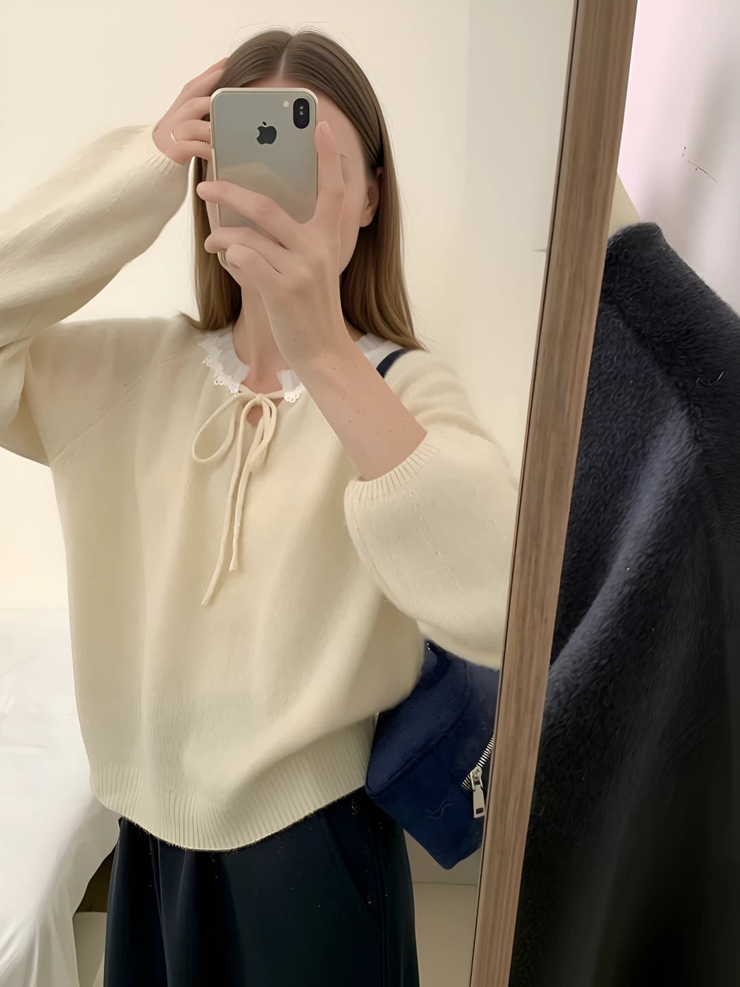 Ayollar uchun kuz-qish fasliga mo'ljallanigan oq dantelli trikotaj sviter, yumshoq, bo'sh (oversize) kesim, dumaloq yoqa, uzun yeng, bir rangli, oddiy uzunlik