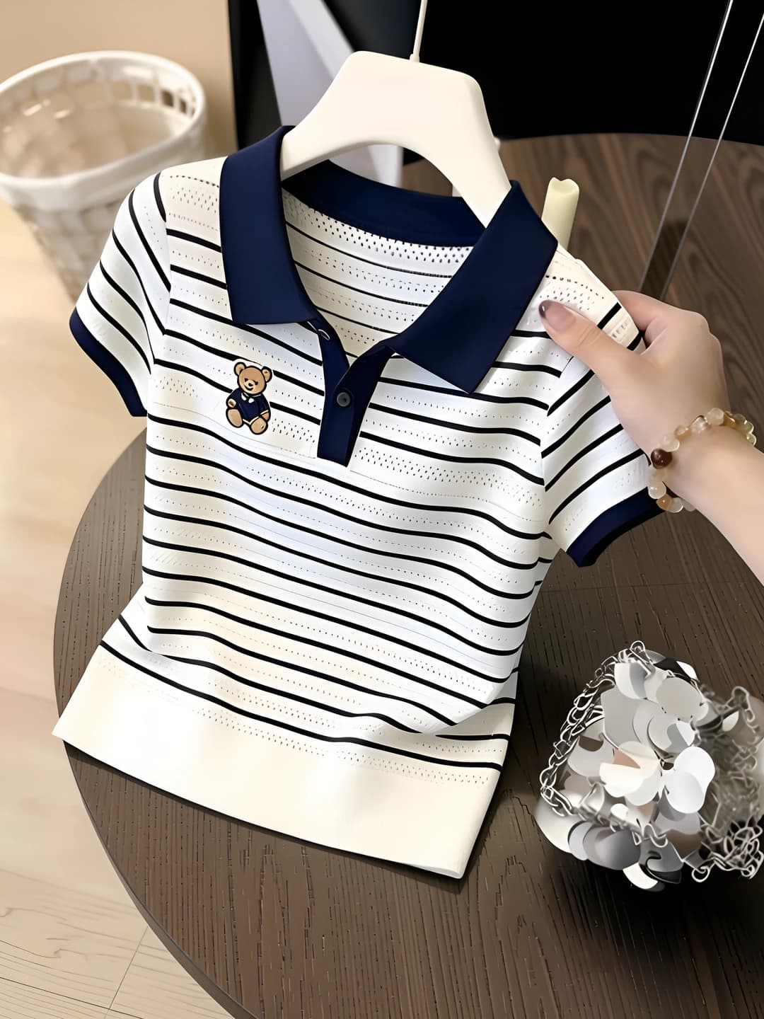 Ayollar uchun chiziqli polo yengli kalta yengli kashtali sviter, bahor-yoz uchun muz-ipak mato, bo'sh (oversize) kesim