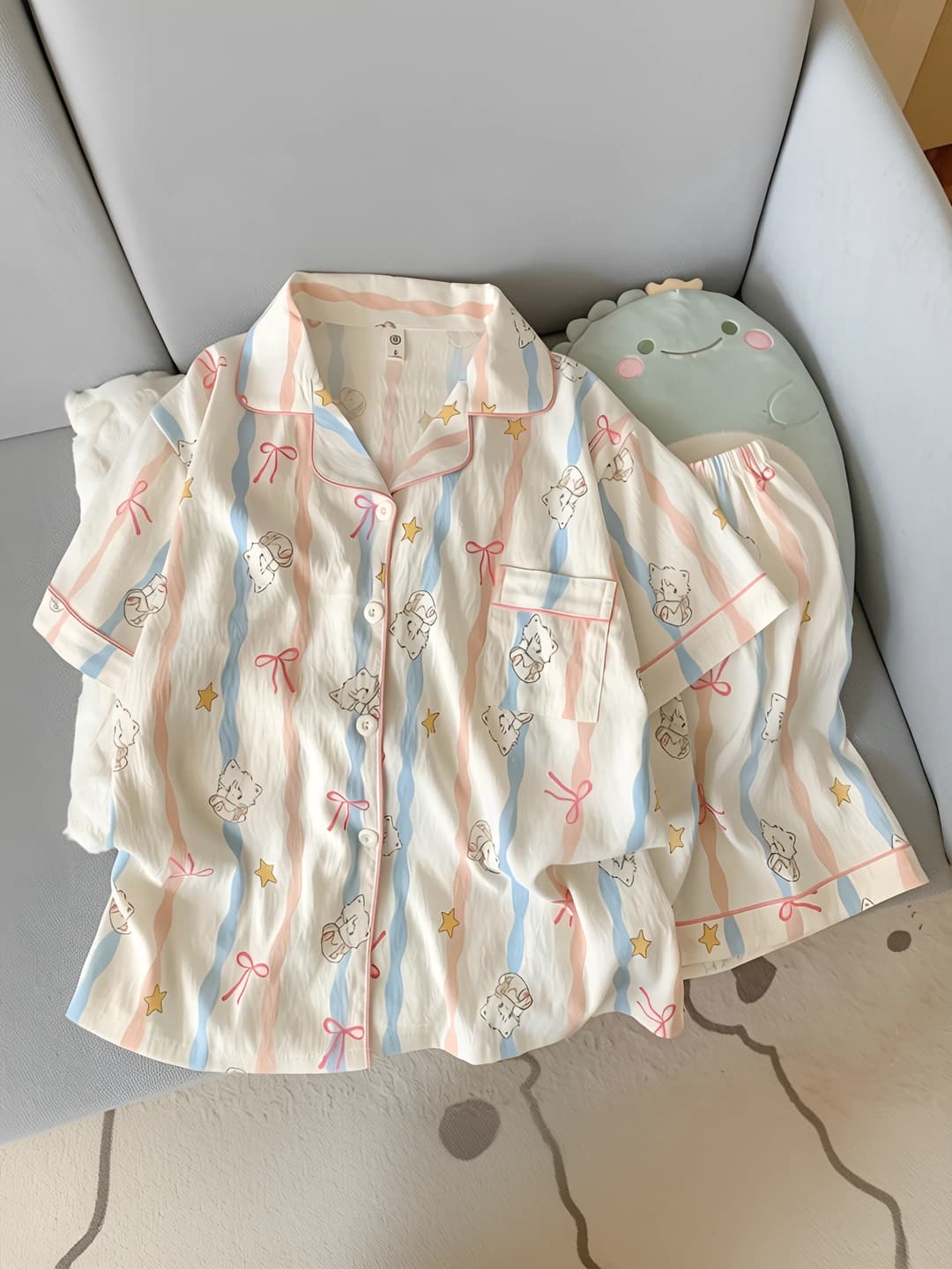 7431# Multicolour striped cat
