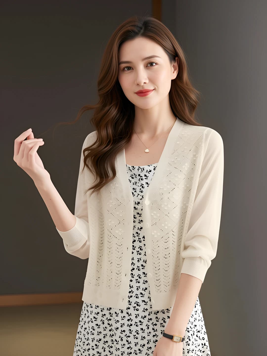 Ayollar uchun yozgi trikotaj kardigan, yupqa, bir rangli, bo'sh (oversize), uzun yeng, dumaloq yoqa, quyoshdan himoyalovchi