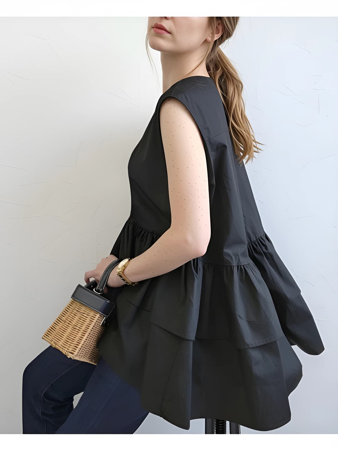Ayollar uchun yengsiz bo'sh (oversize) dumaloq yoqali bir rangli top