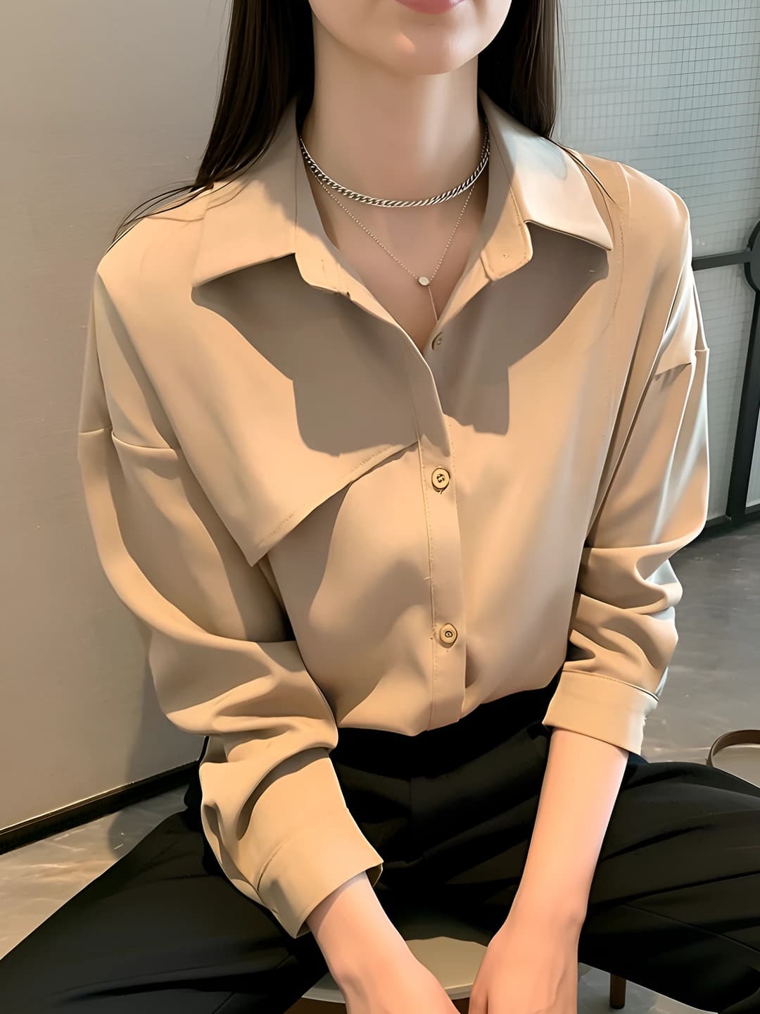 Ayollar uchun 2026-yil oq ko'ylak-shirt, uzun yengli, bo'sh (oversize) kesim, qaytarma yoqa, bir rangli, oddiy uzunlikdagi bluzka