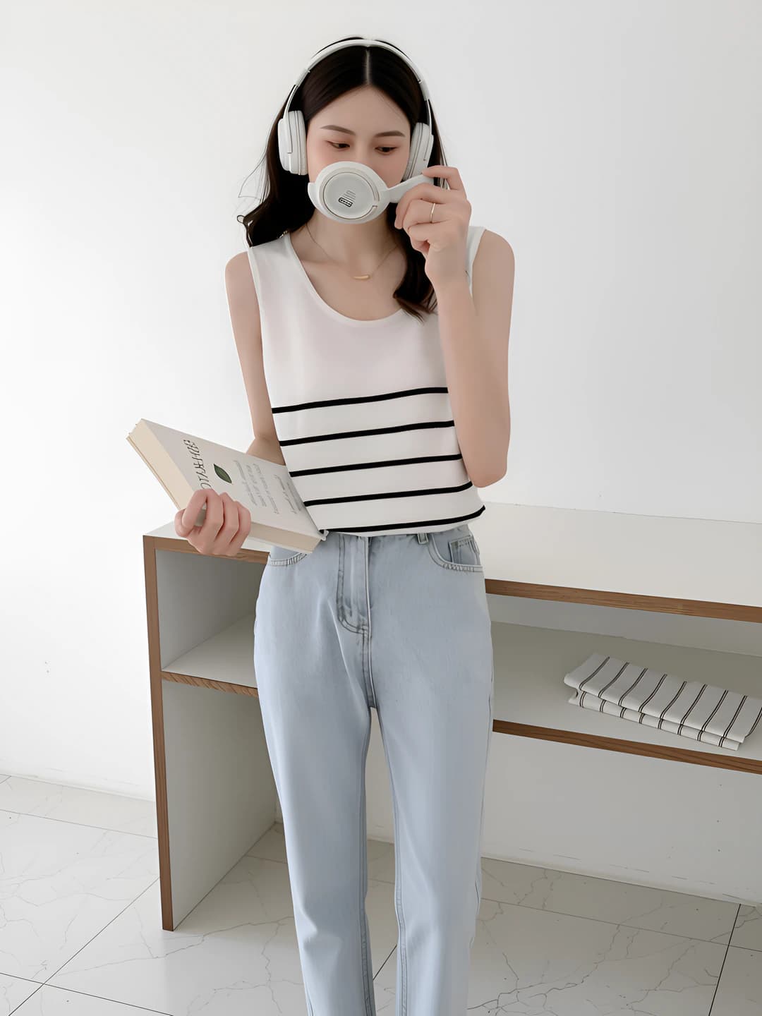 Women's summer thin knit tank top, ice-silk fabric, striped, sleeveless, crew neck, slim fit, slimming, Korean style, casual