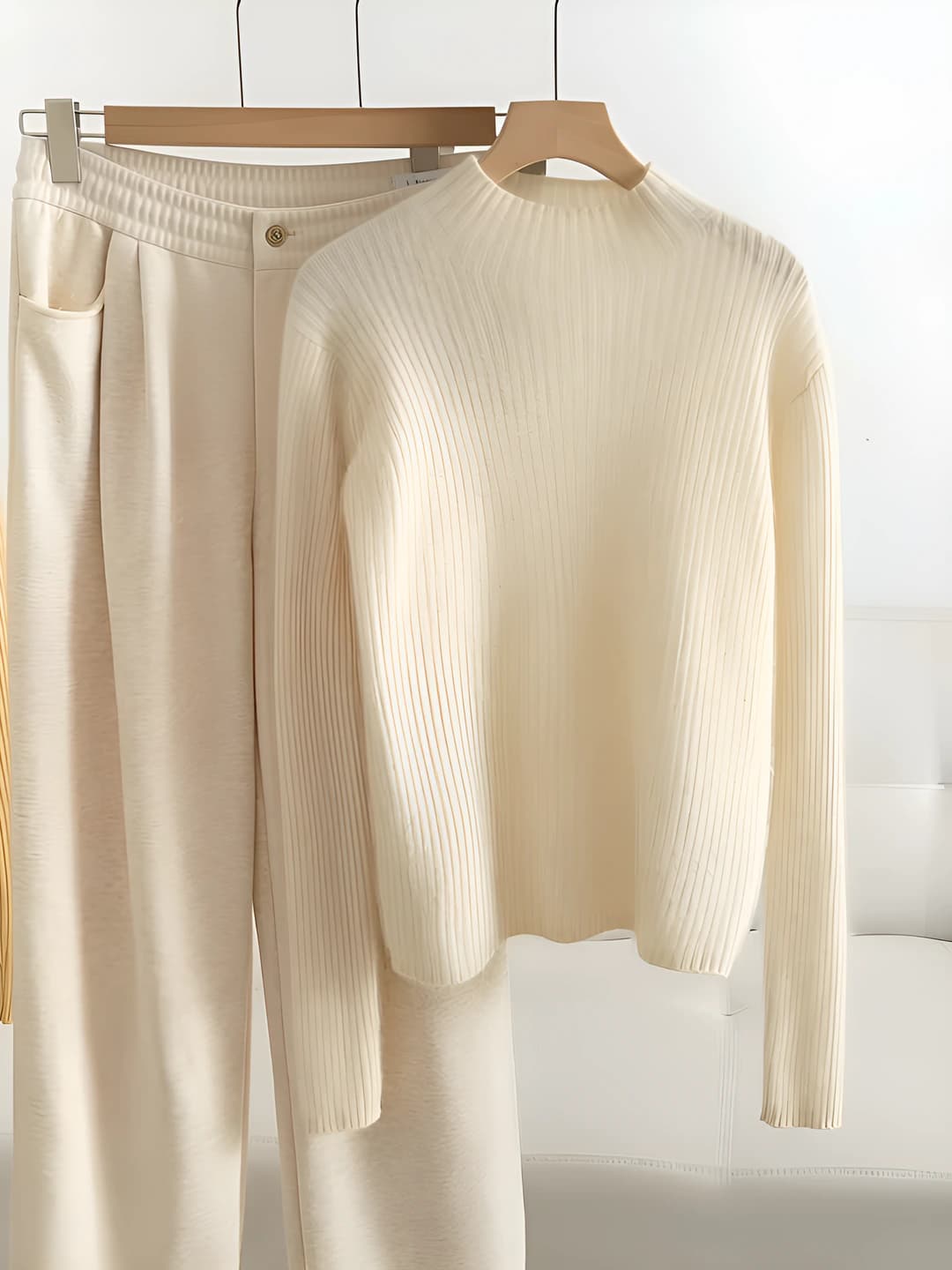 Women's wool knit sweater with mock neck, solid colour, long sleeve, medium thickness, autumn-winter 2026