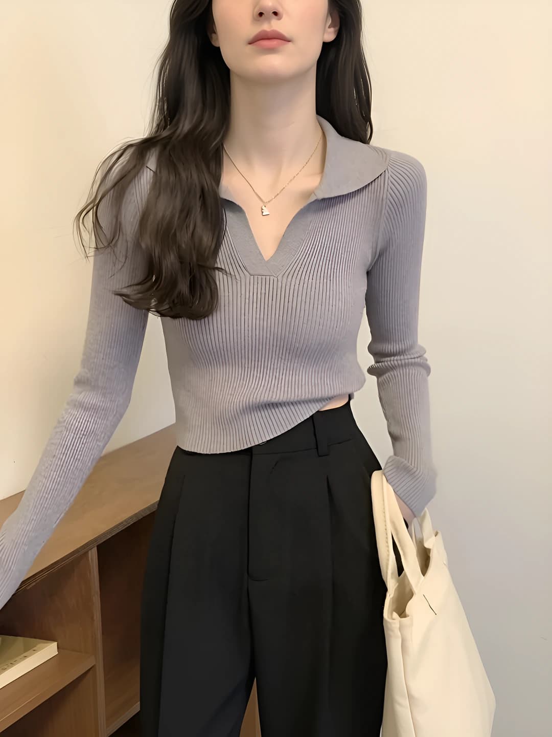 Ayollar uchun to'qima polo-yoqali top: tanaga yopishgan, nozik ko'rsatadigan, bir rangli, uzun yengli, bo'sh (oversize) kesim