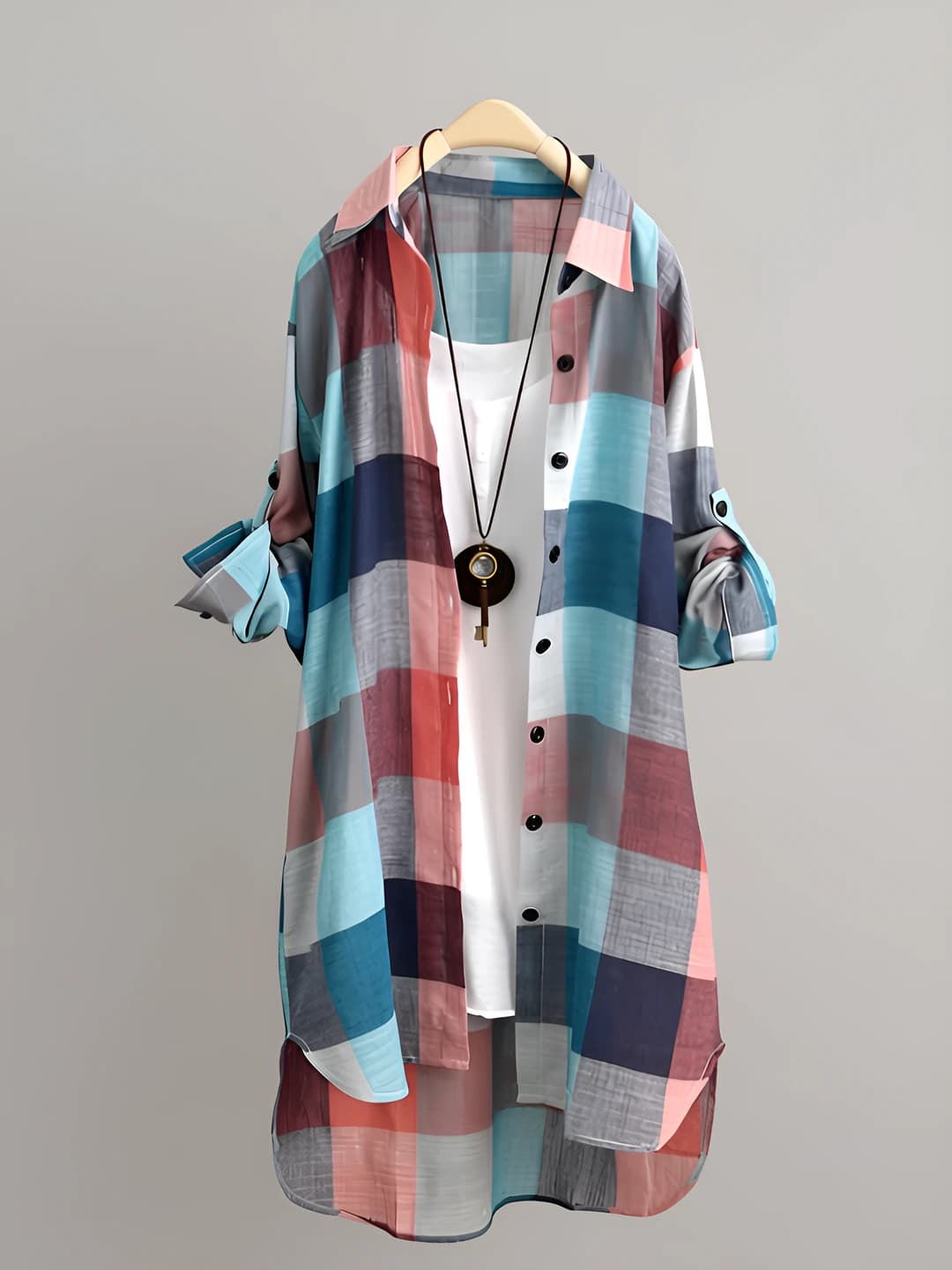 Ayollar uchun katak naqshli bluzka-shirt, bo'sh (oversize) kesim, nozik ko'rsatadigan, quyoshdan himoyalovchi, uzun yengli, POLO yoqali, o'rta-uzun, katta o'lcham