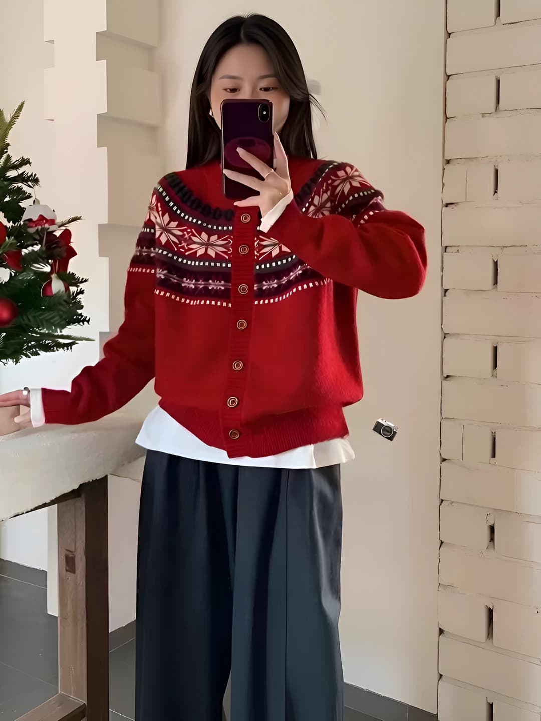 Ayollar uchun trikotaj kardigan: bo'sh (oversize) kesim, dumaloq yoqa, uzun yeng, bahor-kuz mavsumi, retro uslub, kundalik va ofis uchun