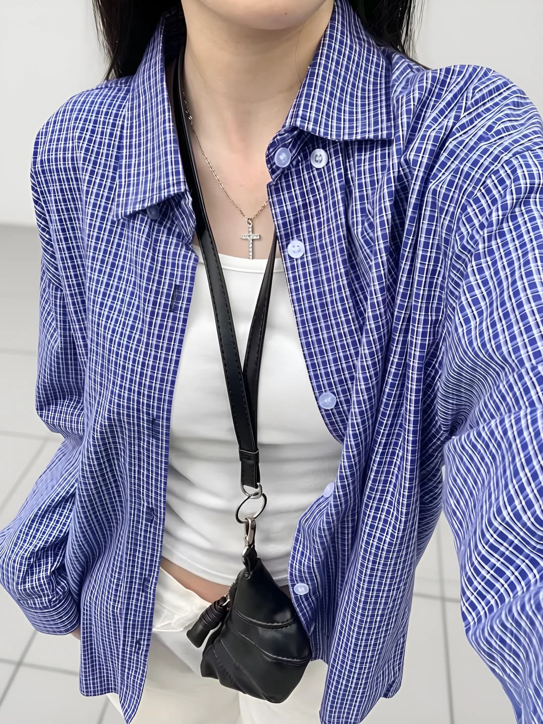 Ayollar uchun retro uslubdagi katak naqshli uzun yengli bo'sh (oversize) ko'ylak-shirt, bahor-yoz mavsumi uchun kundalik kiyim