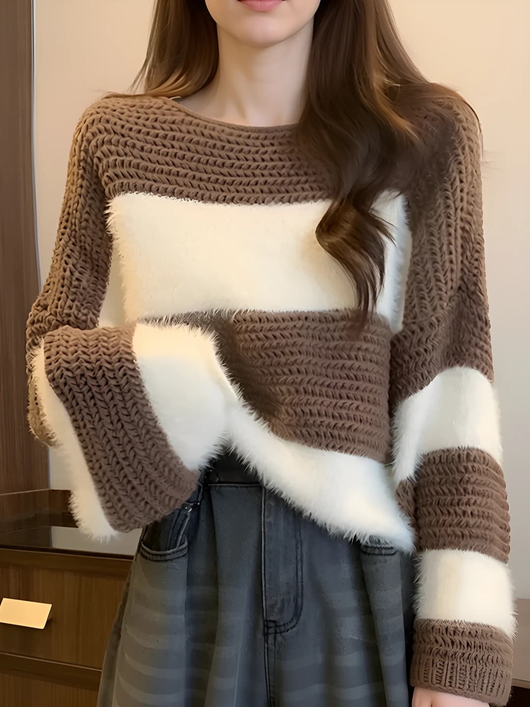 Ayollar uchun kuz-qish retro chiziqli bo'sh (oversize) dumaloq yoqa uzun yeng trikotaj sviter