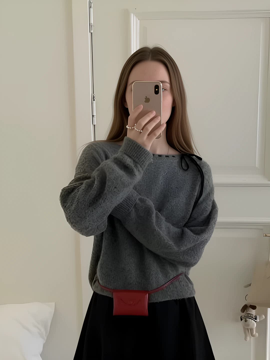 Ayollar uchun kuz-qish mavsumiga mo'ljallanadigan bir rangli bo'sh (oversize) trikotaj sviter, dumaloq yoqa, yengsiz, 30% dan kam polyester