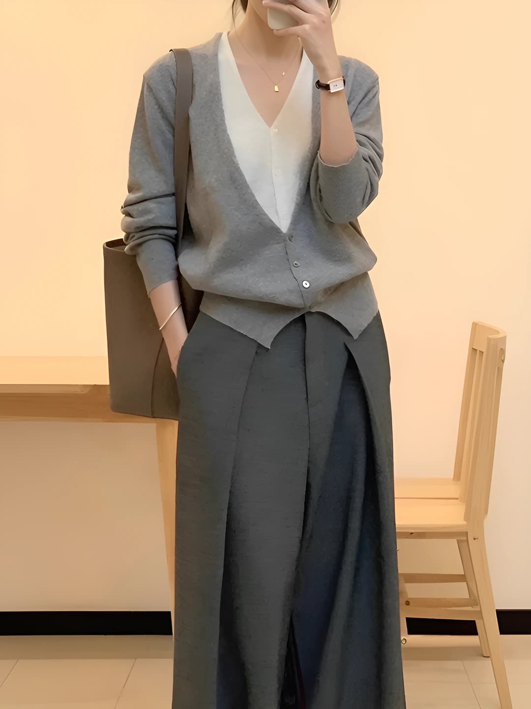 Women's grey knit cardigan, V-neck, long sleeve, loose fit, cropped, French design