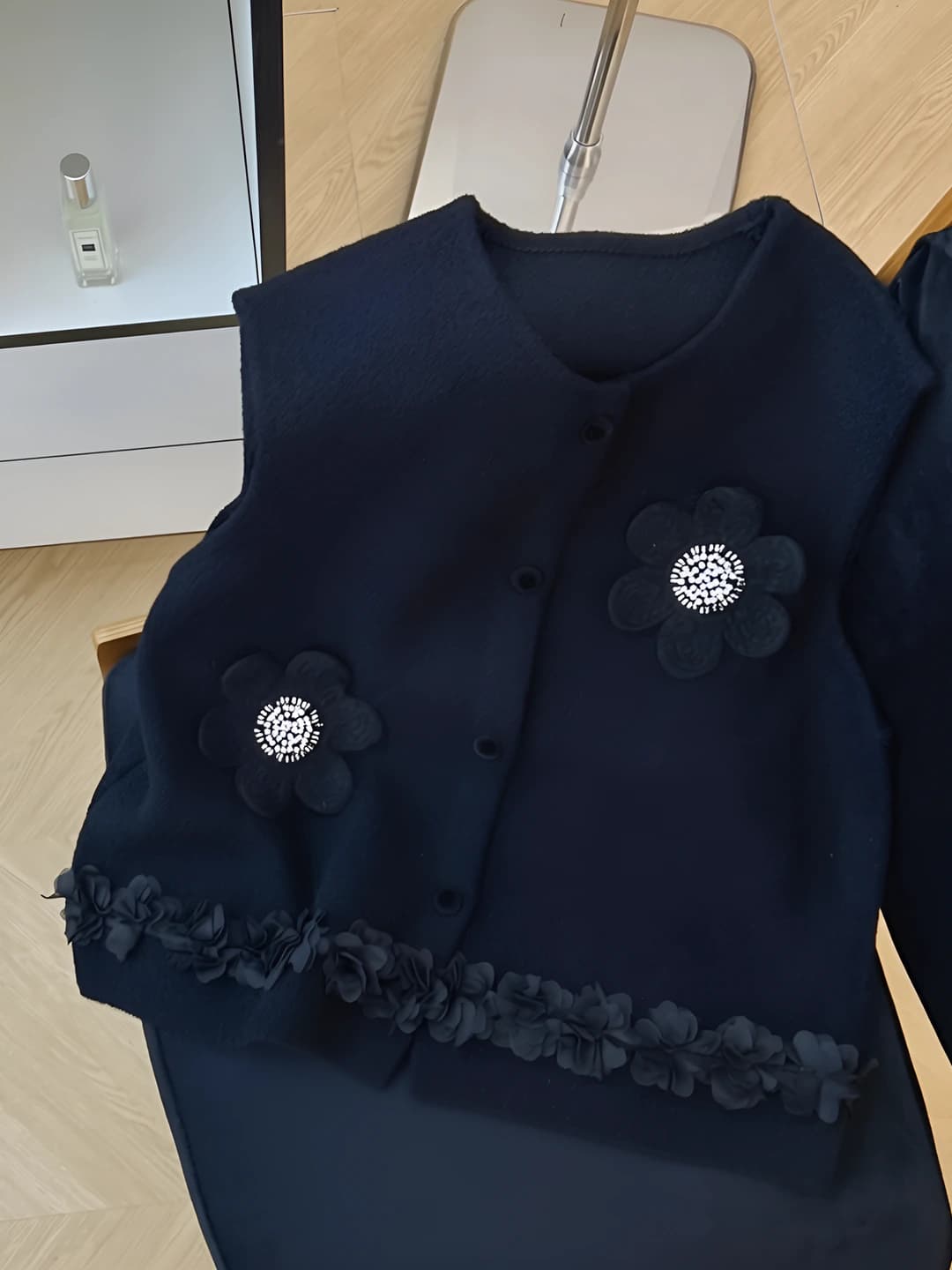 5763 Black