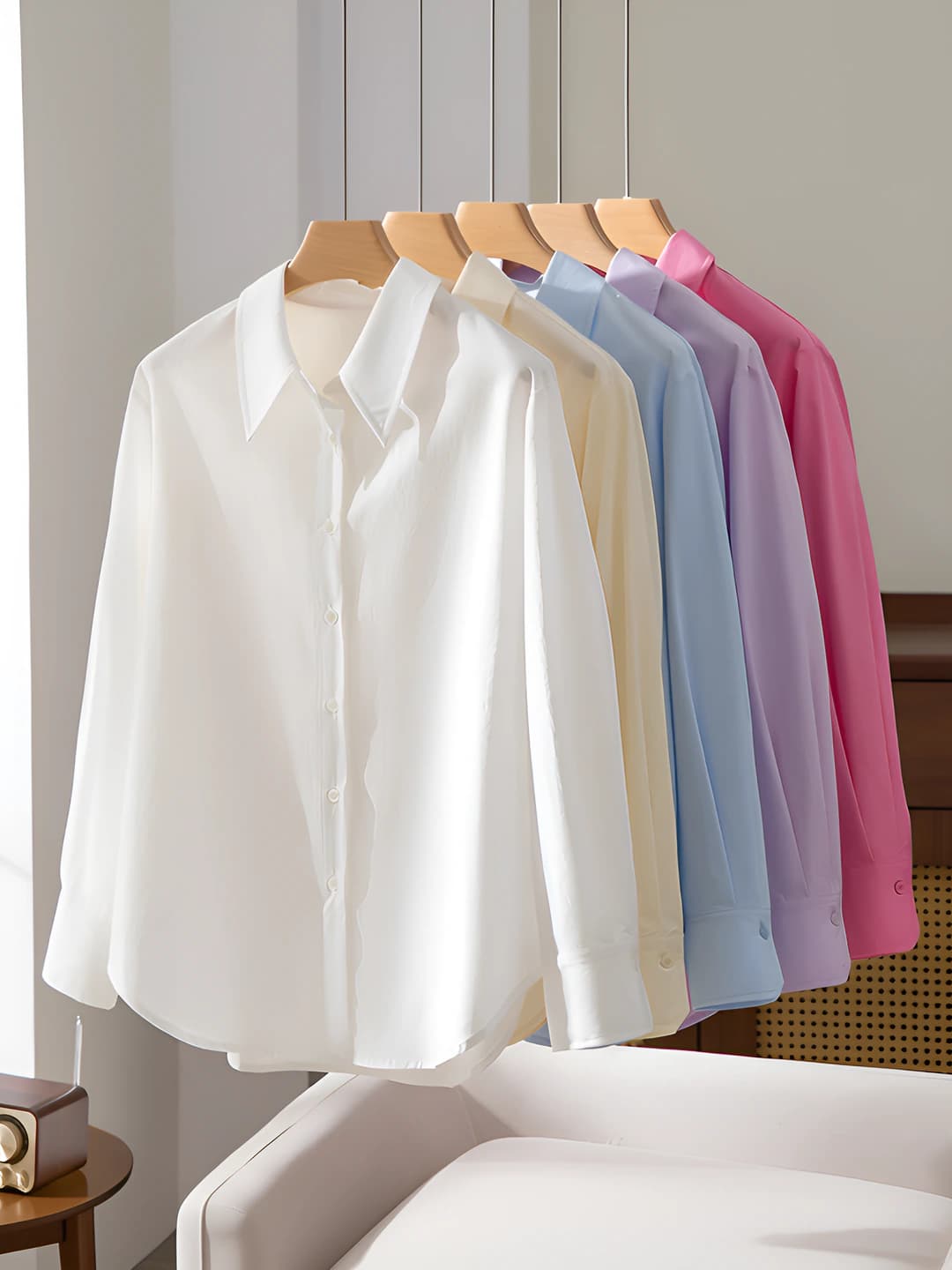 Ayollar uchun 2026 kuzgi yangi uslubdagi, qaytarma yoqali, uzun yengli, bo'sh (oversize) kesimli, bir rangli, antiskrepajli ko'ylak-shirt