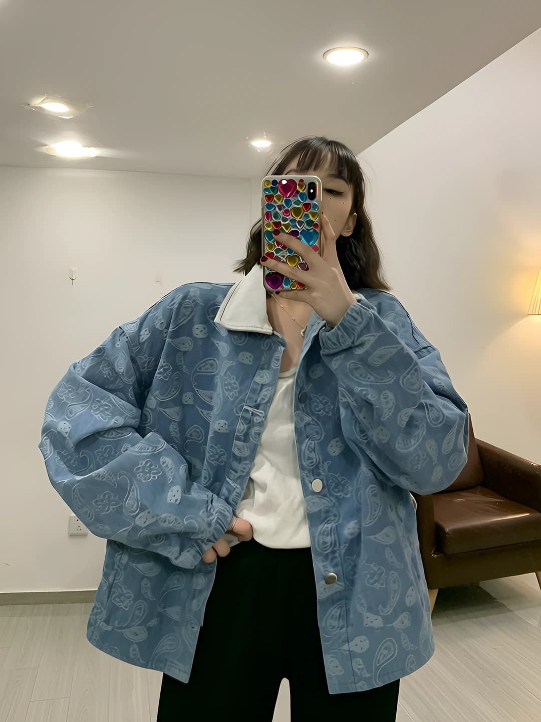 Ayollar uchun denim kurtka, bahor-kuz, o'rta-uzun, bo'sh (oversize), uzun yeng, bosma naqshli, kashtali, qaytarma yoqa, past bo'ylilar uchun