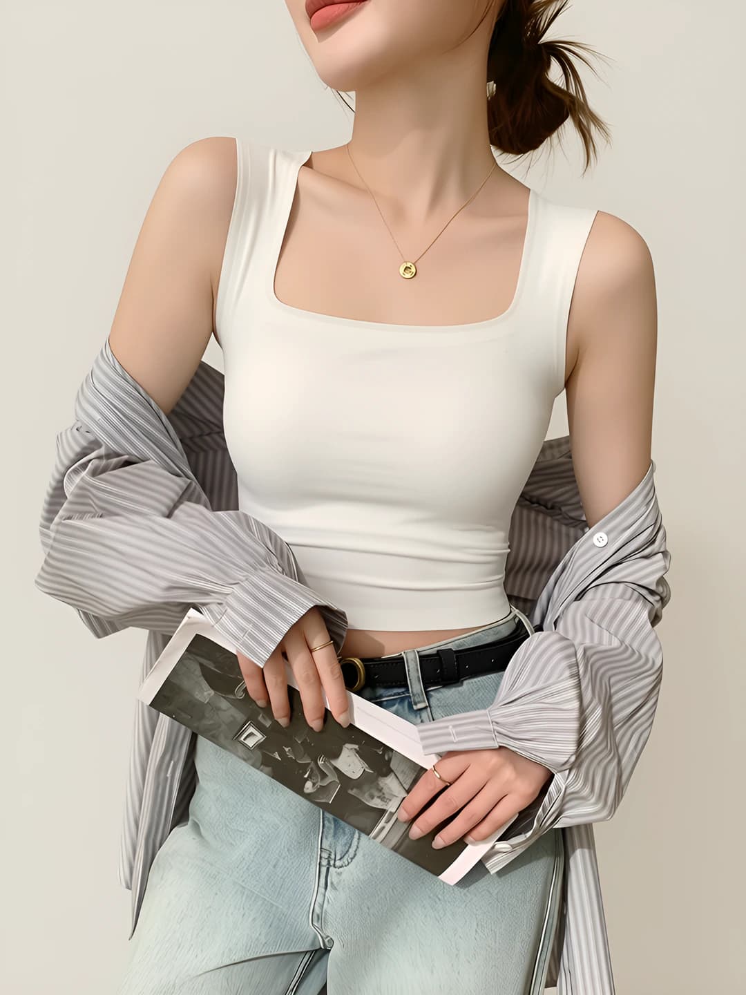 Women's ice-silk fabric tank top, slim fit, seamless, with built-in bra pad
