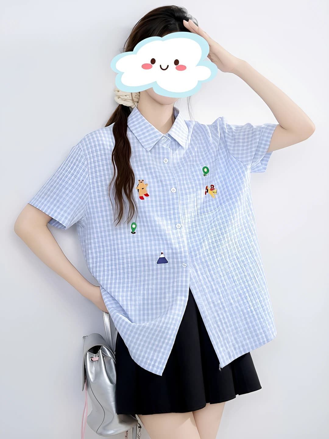Ayollar uchun yozgi yupqa katakli ko'ylak-shirt, POLO yoqali, kalta yengli, bo'sh (oversize) kesim, kashtali, kundalik