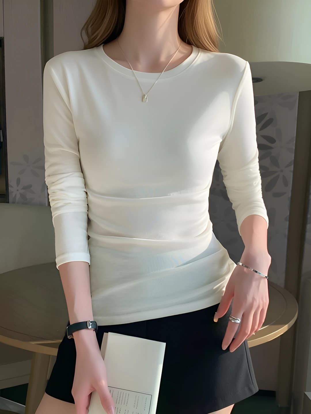 Crew neck, off-white